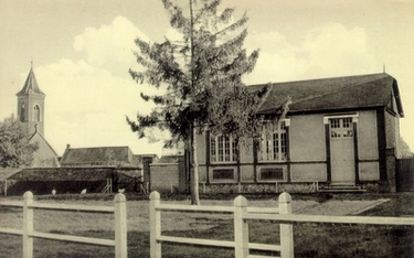 ancienne ecole arbre de la liberte